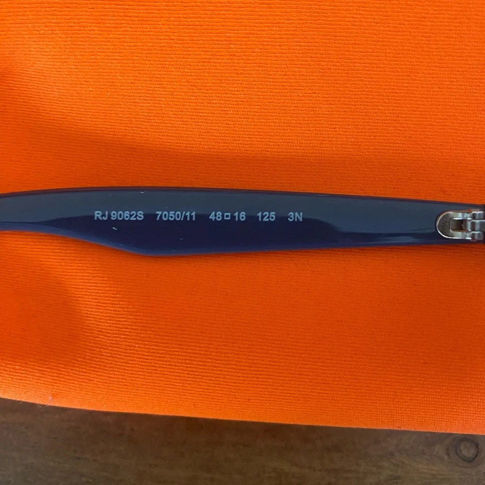 Ray-Ban blue Sunglasses with Bright Orange Case
